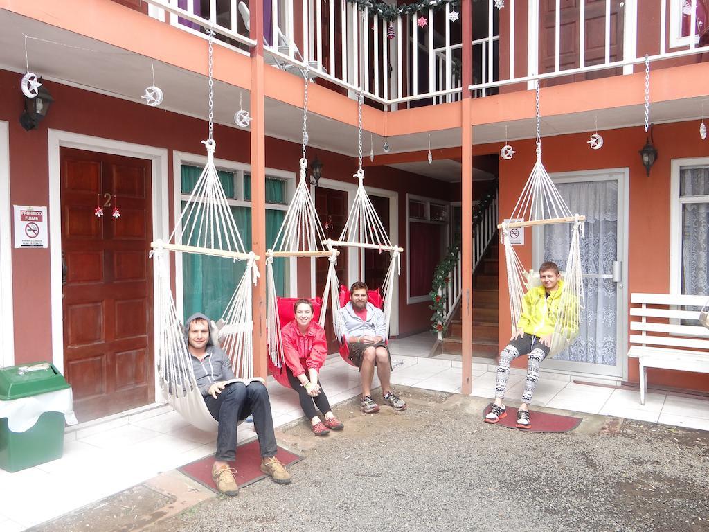 Hotel & Hostel Sloth Backpackers Monteverde ภายนอก รูปภาพ