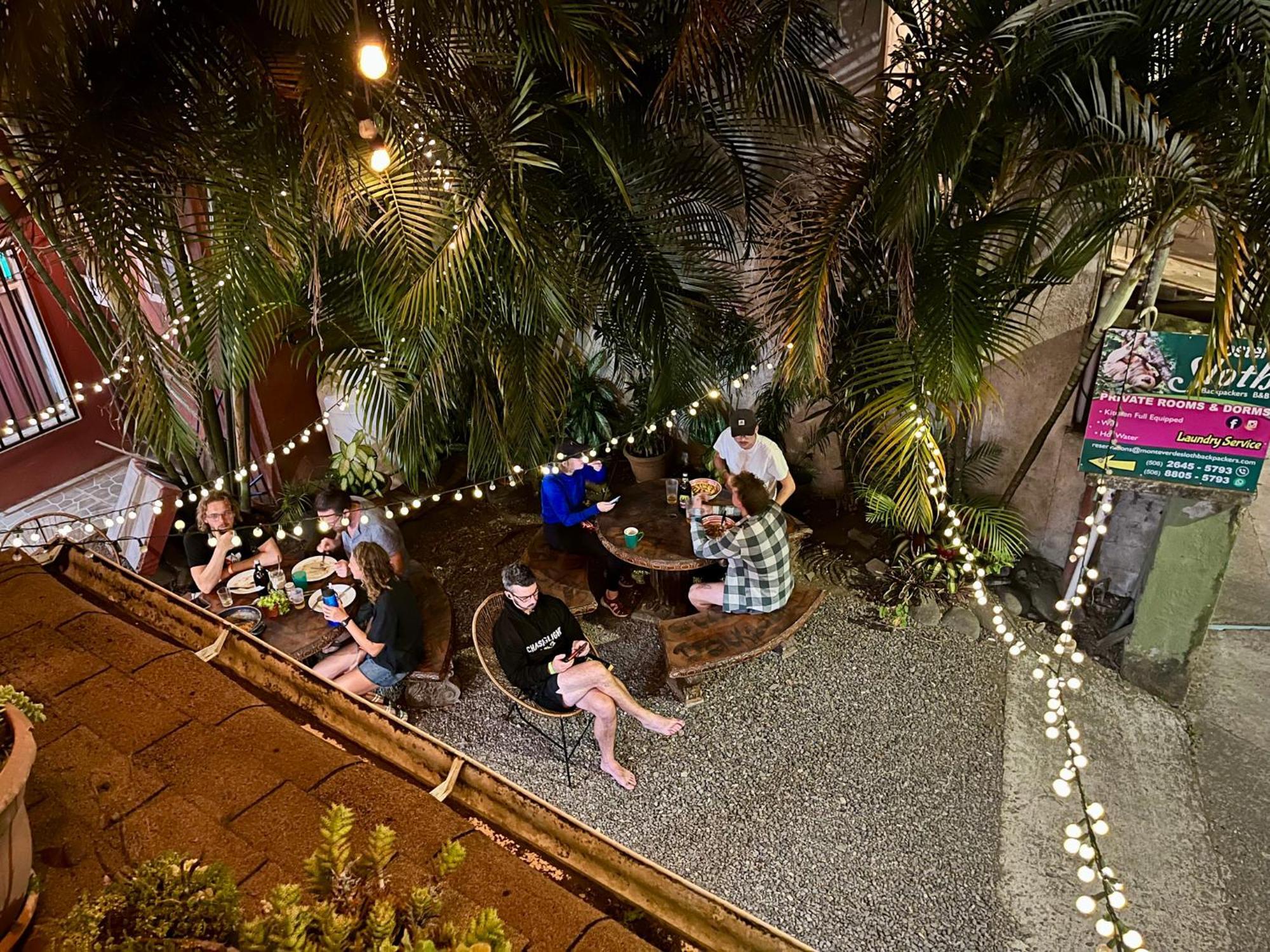 Hotel & Hostel Sloth Backpackers Monteverde ภายนอก รูปภาพ