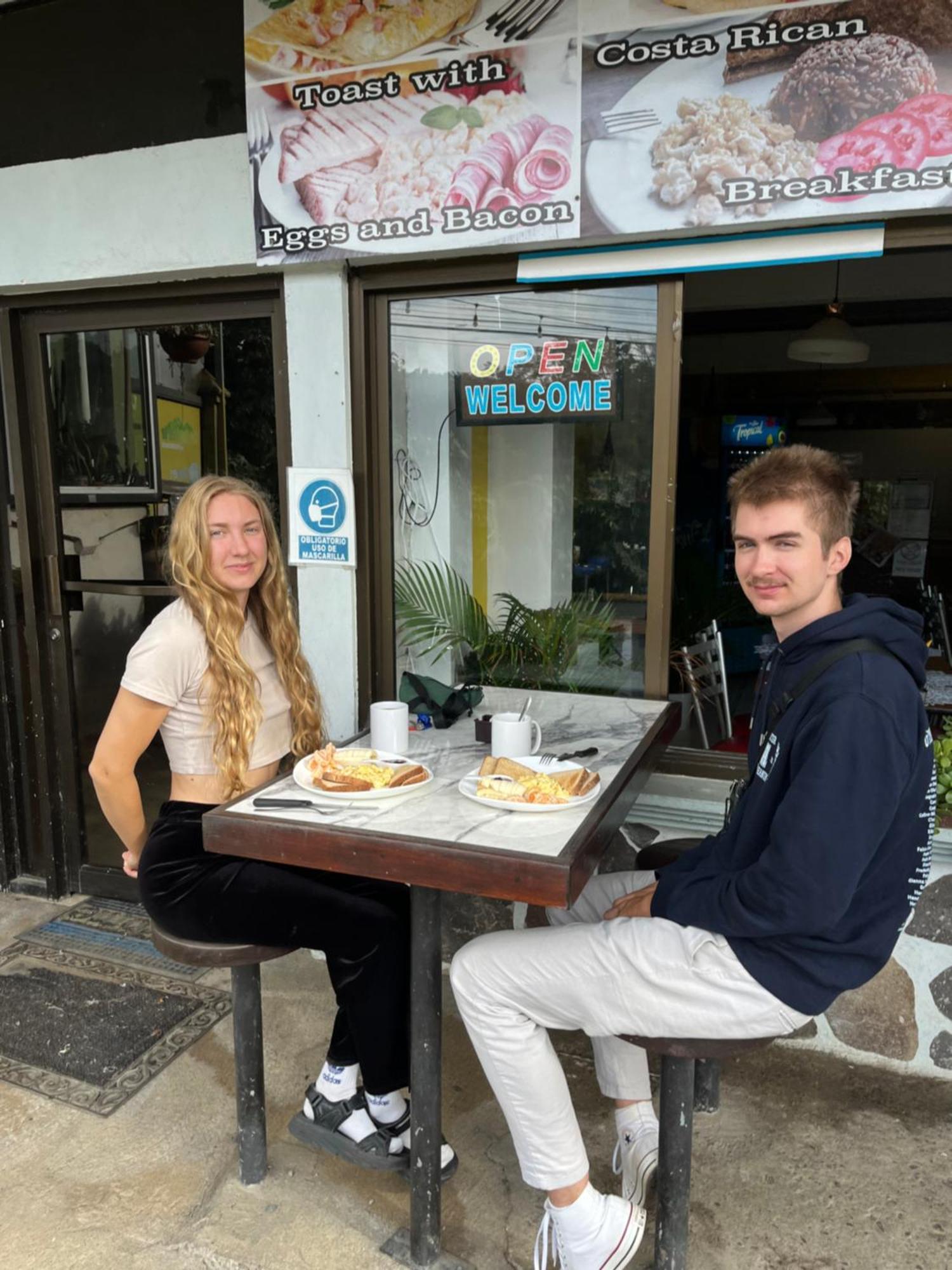 Hotel & Hostel Sloth Backpackers Monteverde ภายนอก รูปภาพ