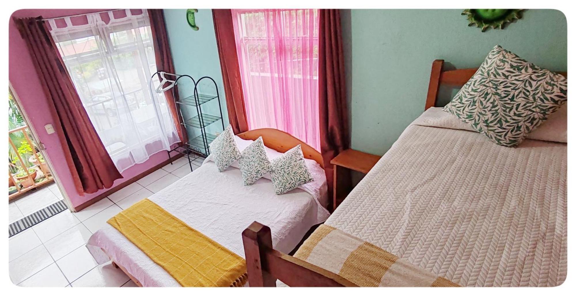Hotel & Hostel Sloth Backpackers Monteverde ภายนอก รูปภาพ