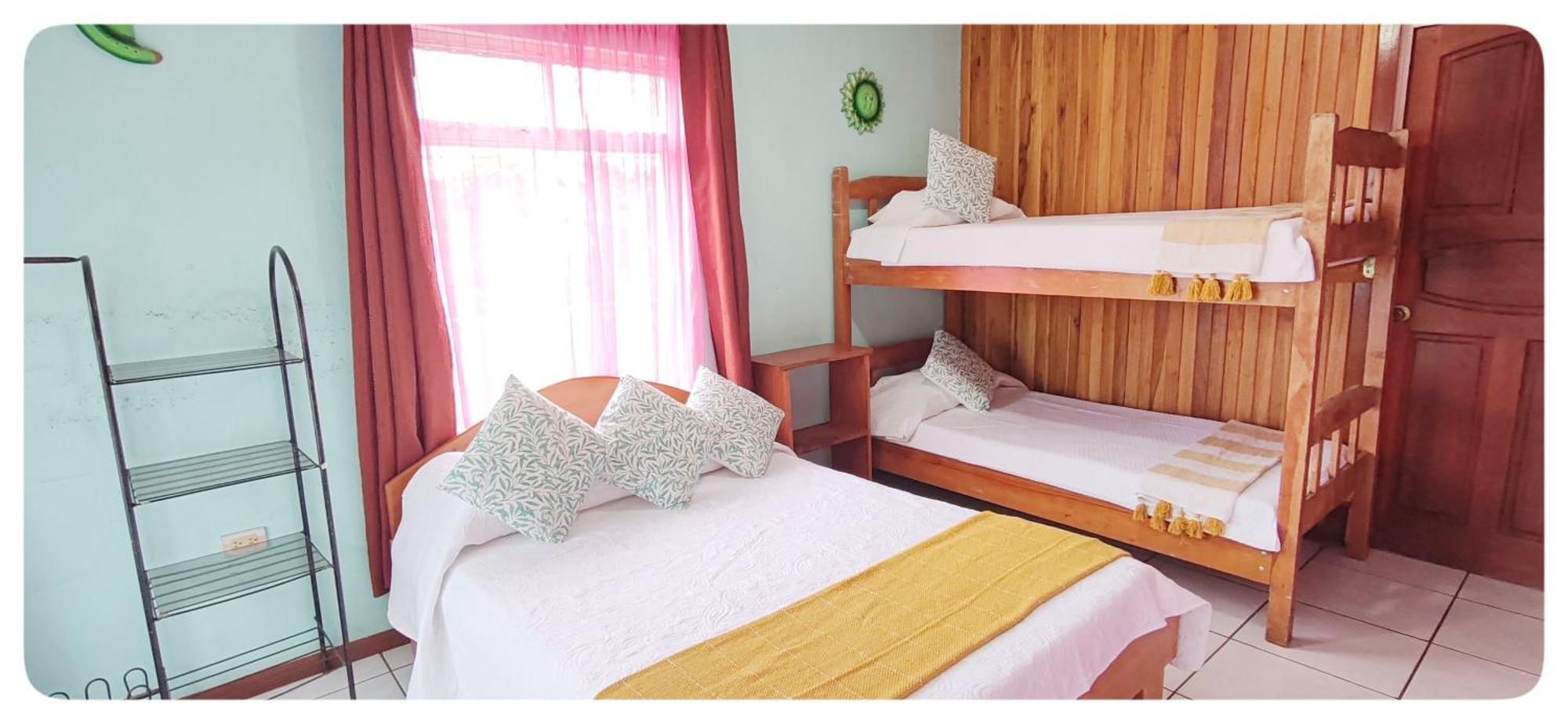 Hotel & Hostel Sloth Backpackers Monteverde ภายนอก รูปภาพ