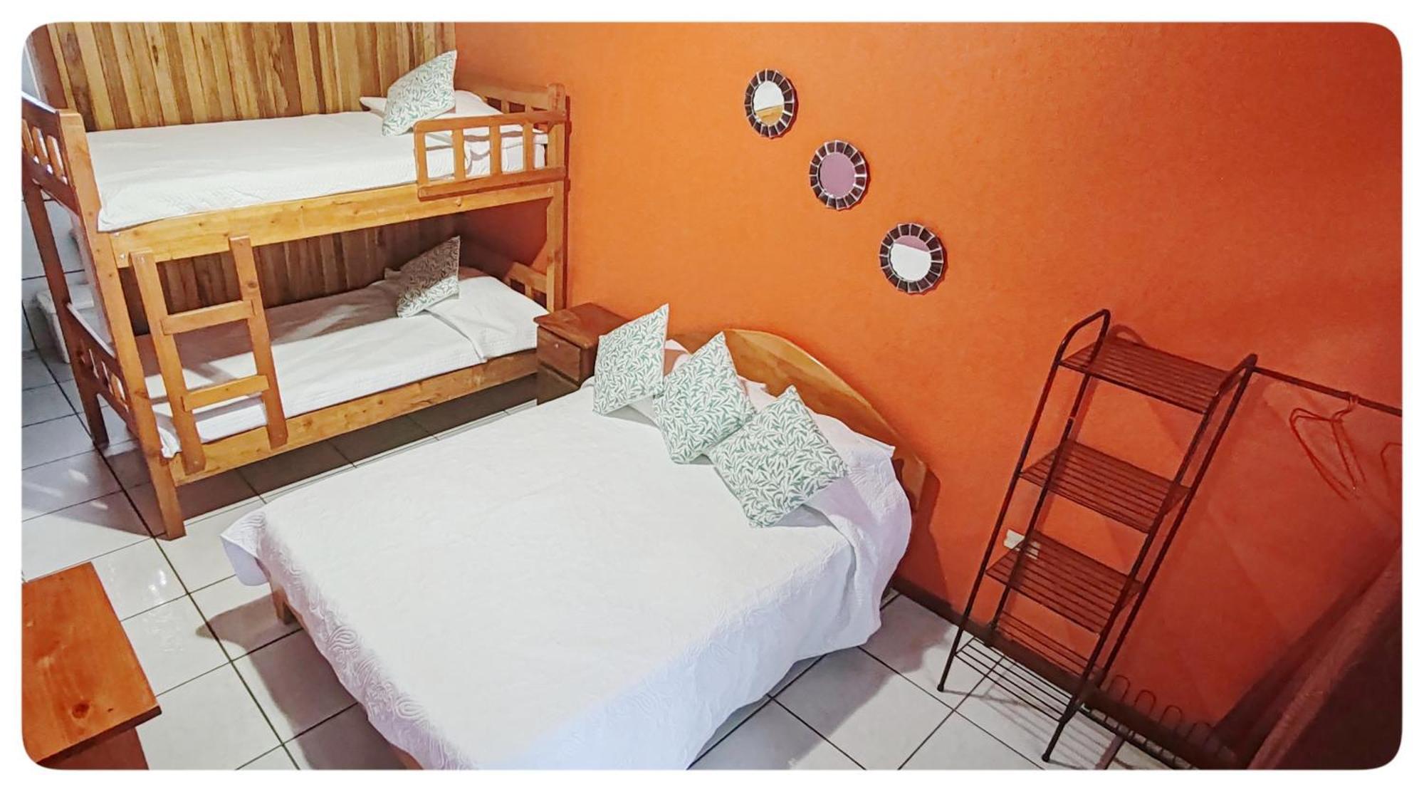 Hotel & Hostel Sloth Backpackers Monteverde ภายนอก รูปภาพ