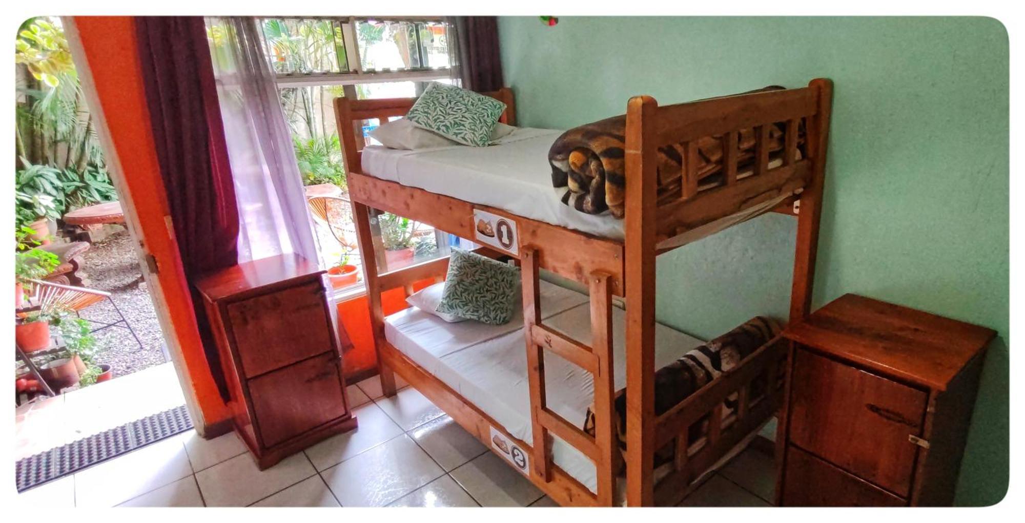 Hotel & Hostel Sloth Backpackers Monteverde ภายนอก รูปภาพ