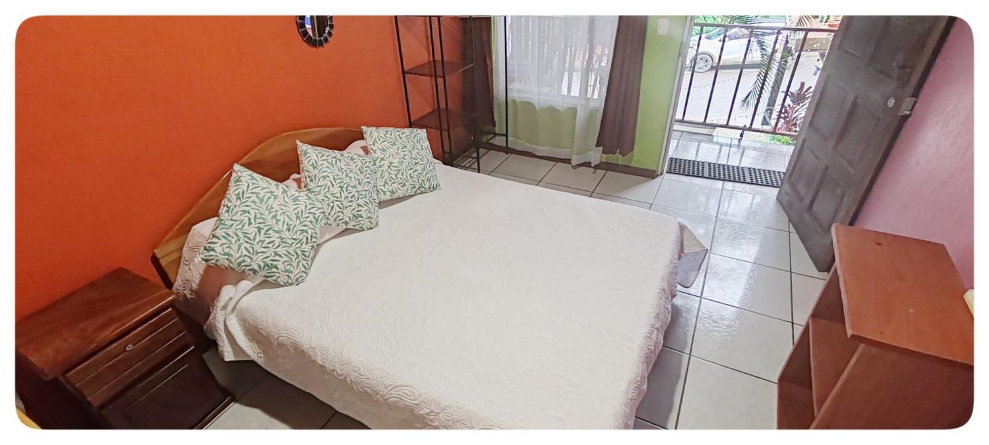 Hotel & Hostel Sloth Backpackers Monteverde ภายนอก รูปภาพ
