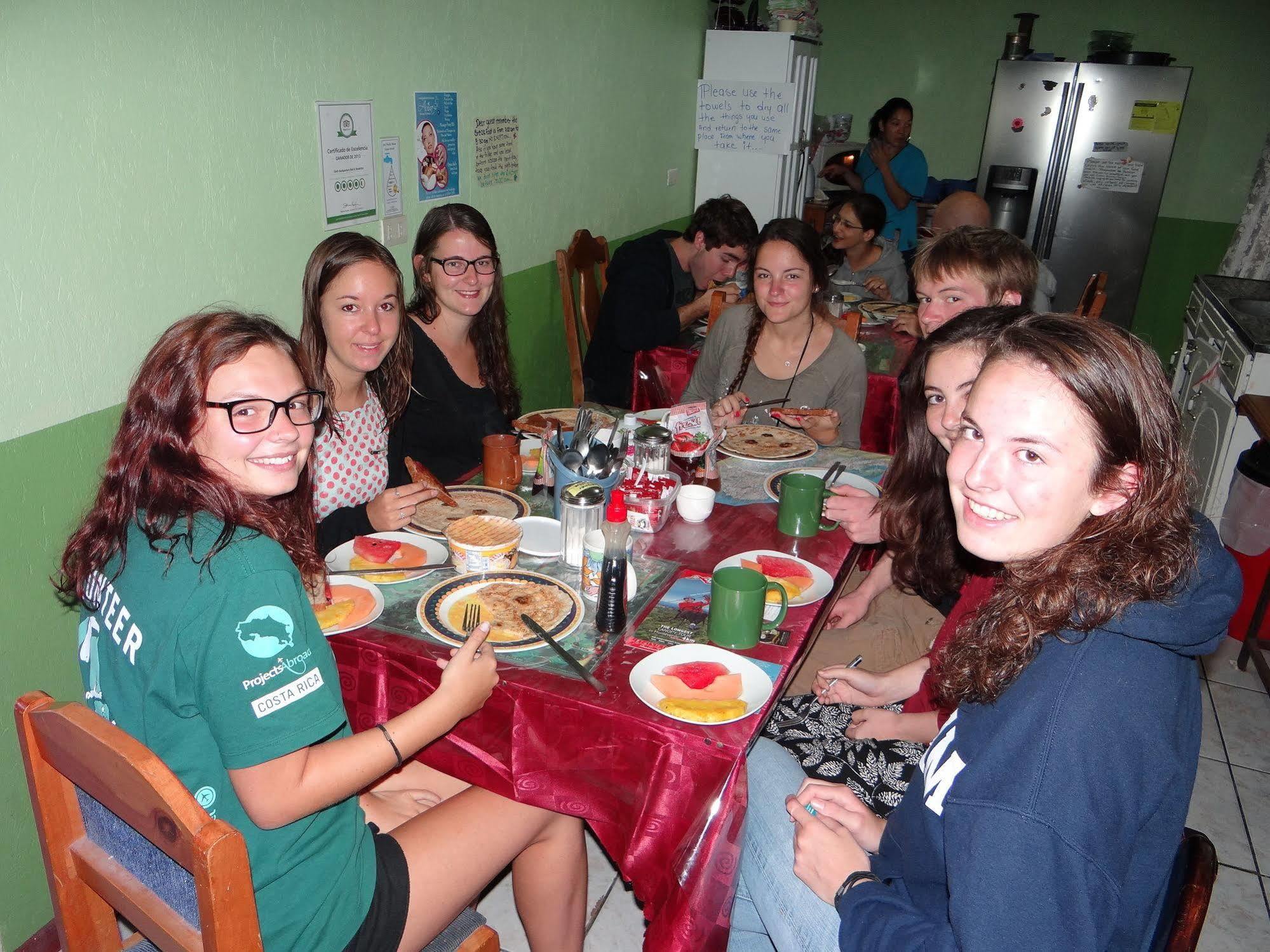 Hotel & Hostel Sloth Backpackers Monteverde ภายนอก รูปภาพ