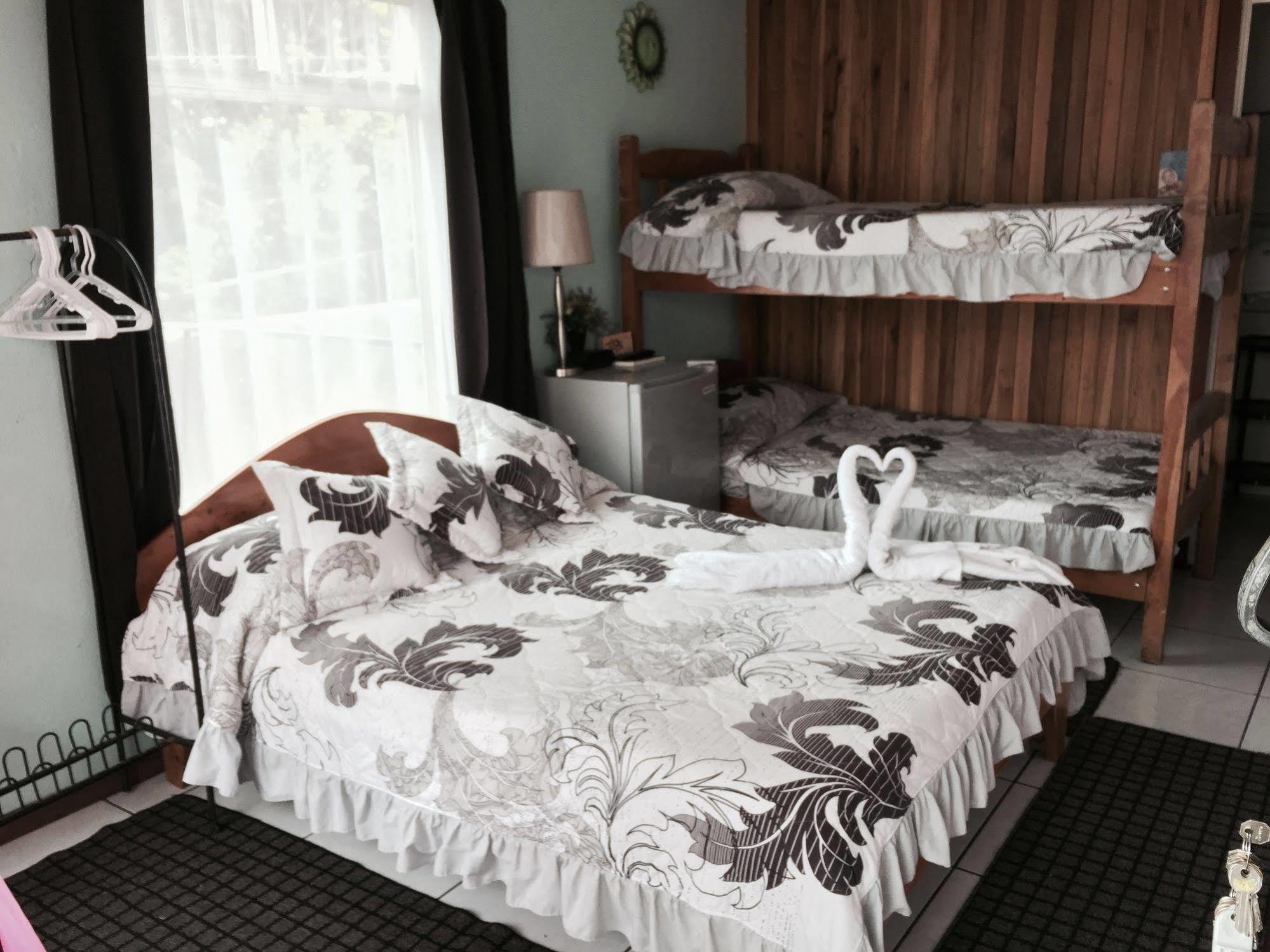 Hotel & Hostel Sloth Backpackers Monteverde ภายนอก รูปภาพ