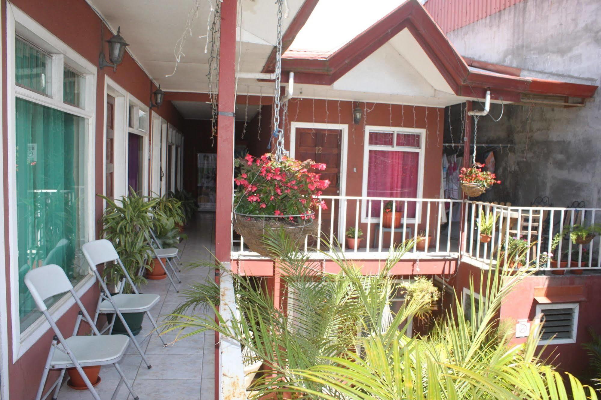 Hotel & Hostel Sloth Backpackers Monteverde ภายนอก รูปภาพ