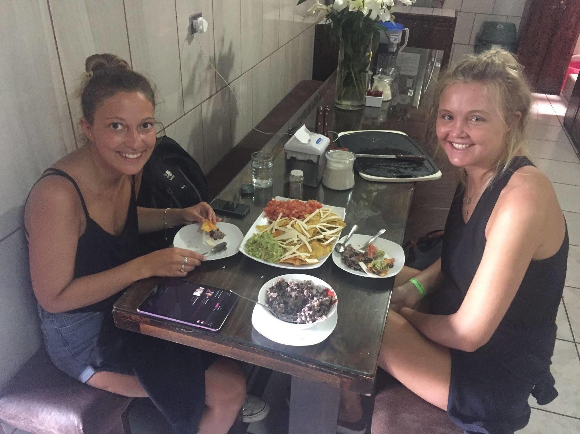 Hotel & Hostel Sloth Backpackers Monteverde ภายนอก รูปภาพ