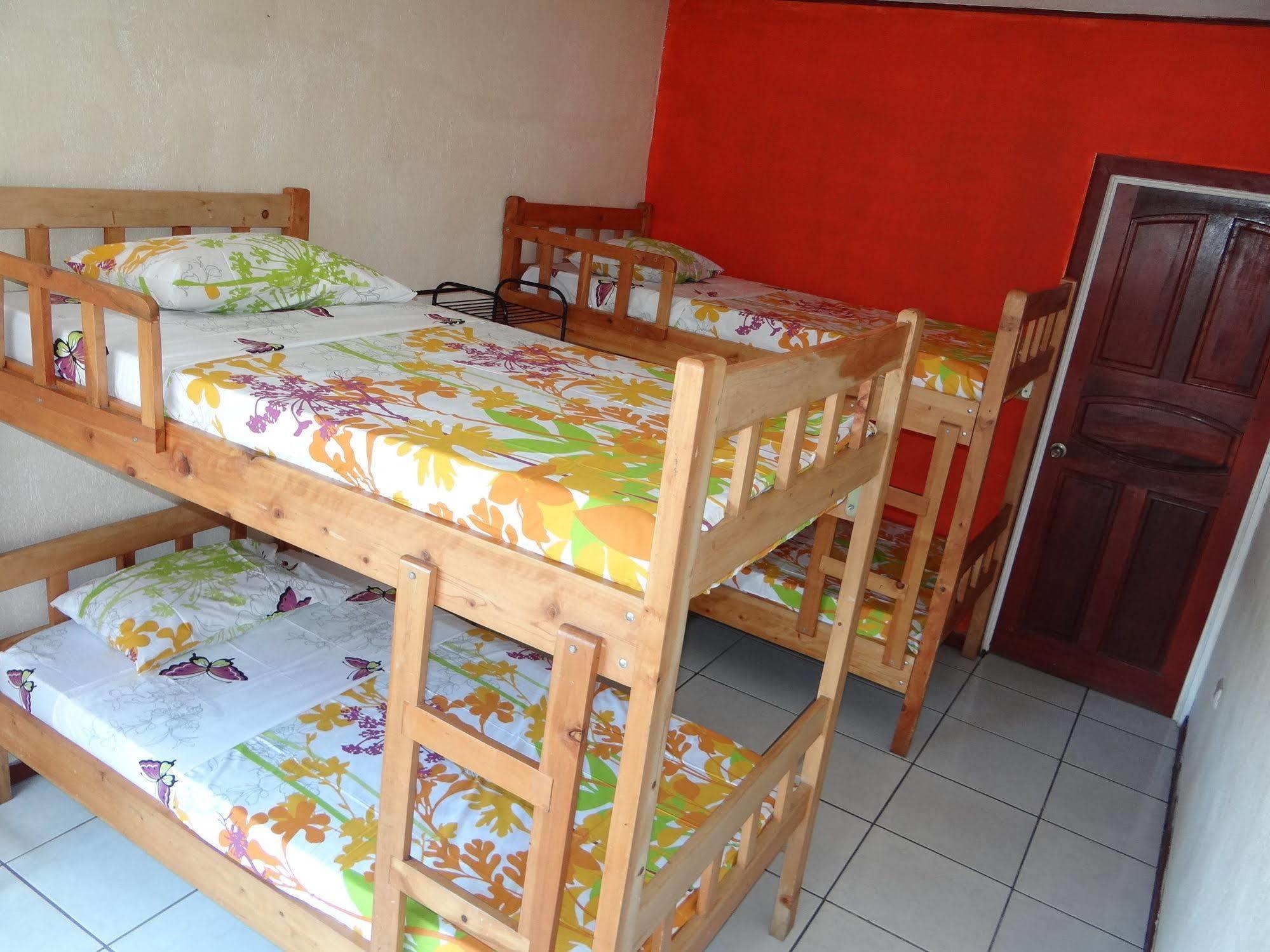 Hotel & Hostel Sloth Backpackers Monteverde ภายนอก รูปภาพ