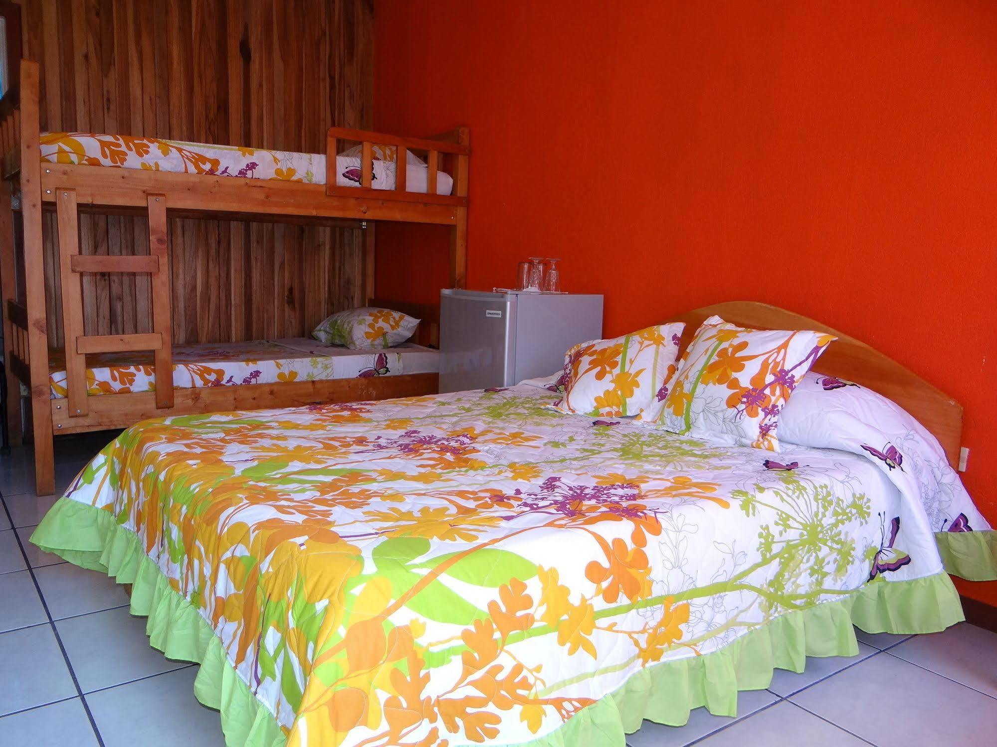 Hotel & Hostel Sloth Backpackers Monteverde ภายนอก รูปภาพ
