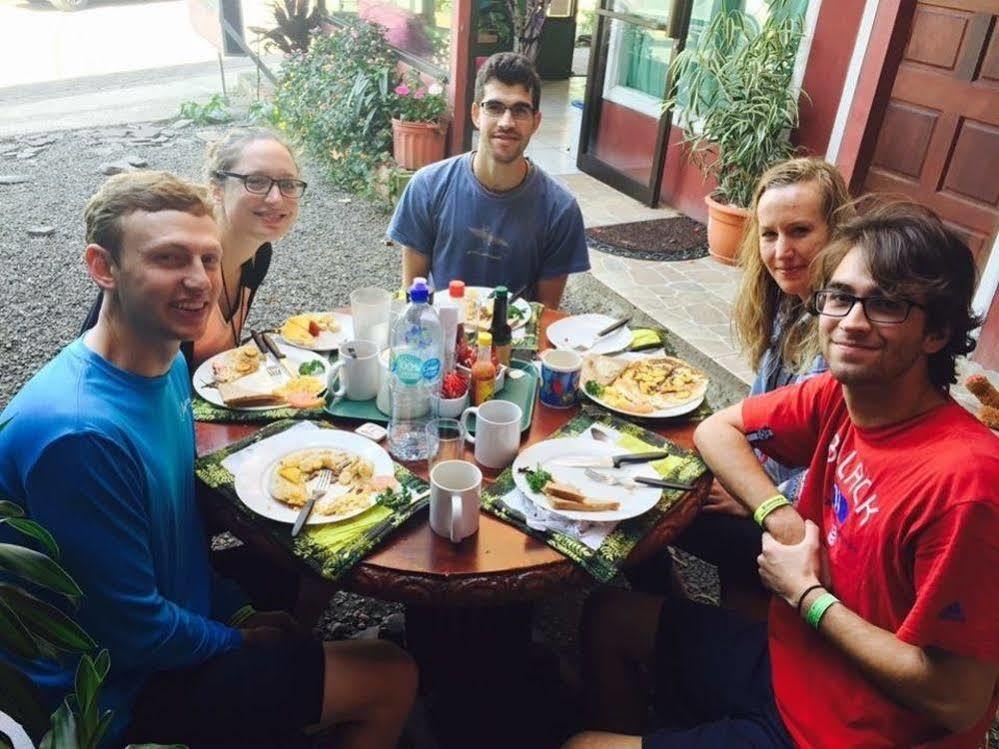 Hotel & Hostel Sloth Backpackers Monteverde ภายนอก รูปภาพ